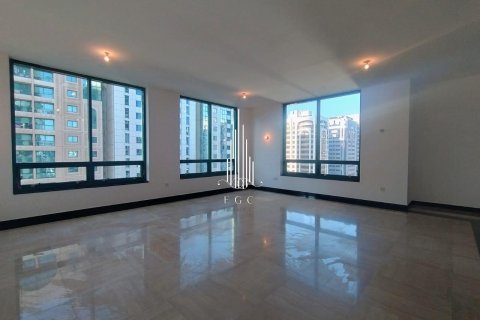Снять в аренду квартиру в Hamdan Street, Абу-Даби, ОАЭ 3 спальни, 213.7м2, № 572856 - фото 2
