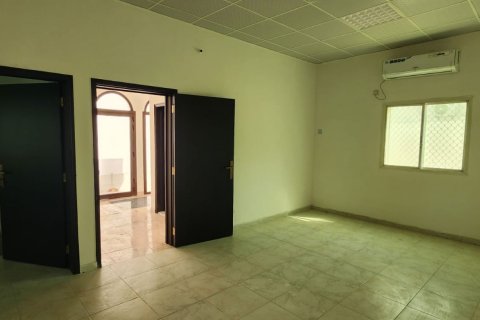 Vilë në Al Mairid, Ras Al Khaimah, Emiratet e Bashkuara Arabe 3 dhoma gjumi, 279 m2. № 735017 - Foto 6