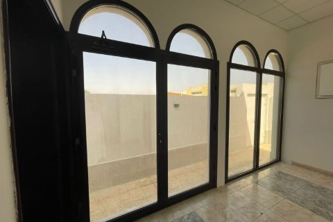 Vilë në Al Mairid, Ras Al Khaimah, Emiratet e Bashkuara Arabe 3 dhoma gjumi, 279 m2. № 735017 - Foto 3