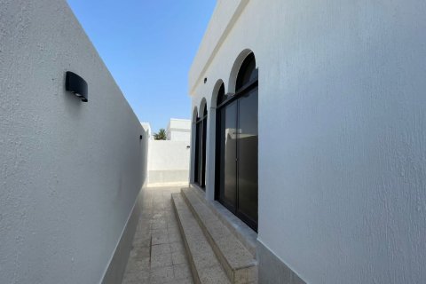 Vilë në Al Mairid, Ras Al Khaimah, Emiratet e Bashkuara Arabe 3 dhoma gjumi, 279 m2. № 735017 - Foto 2