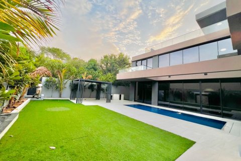 Villa en alquiler en Tilal City, Sharjah, EAU 5 dormitorios, 678.56 m2 № 764278 - foto 5