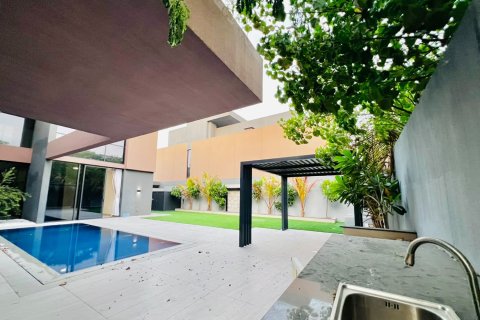 Villa en alquiler en Tilal City, Sharjah, EAU 5 dormitorios, 678.56 m2 № 764278 - foto 6