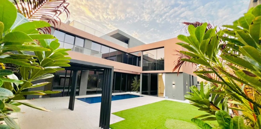 Villa en Tilal City, Sharjah, EAU 5 dormitorios, 678.56 m² № 764278