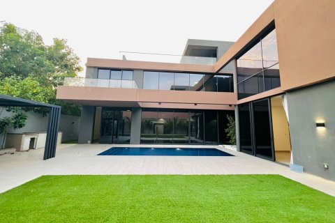 Villa en alquiler en Tilal City, Sharjah, EAU 5 dormitorios, 678.56 m2 № 764278 - foto 2