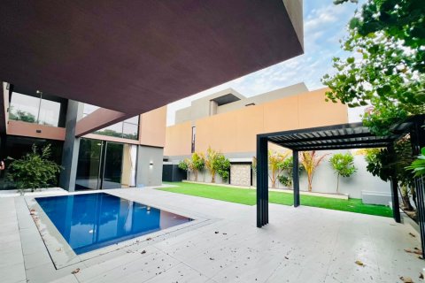 Villa en alquiler en Tilal City, Sharjah, EAU 5 dormitorios, 678.56 m2 № 764278 - foto 3