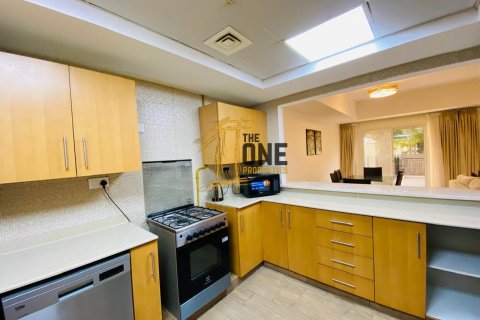 Таунхаус Al Hamra Village, Рас-эль-Хайма, БАӘ-да 3 жатын бөлмелер, 258.8 м² № 578324 - фото 9