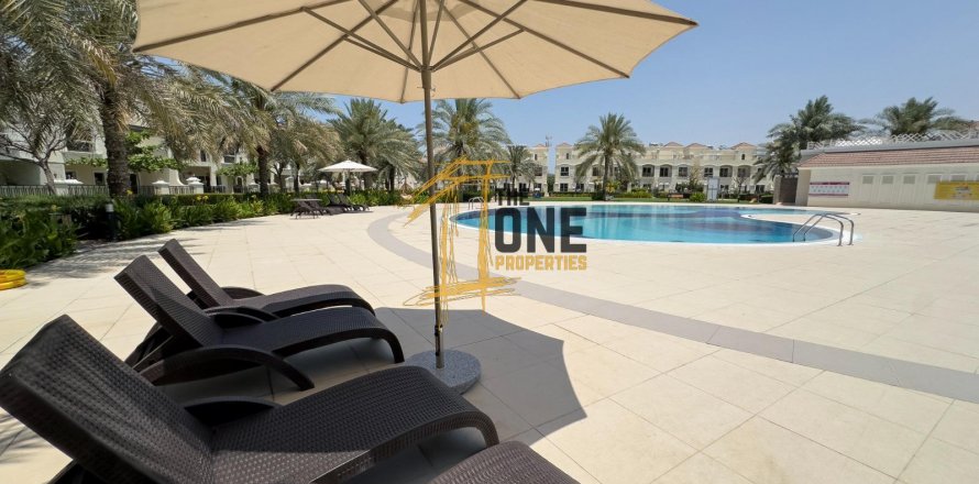 Таунхаус Al Hamra Village, Рас-эль-Хайма, БАӘ-да 3 жатын бөлмелер, 258.8 м² № 578324