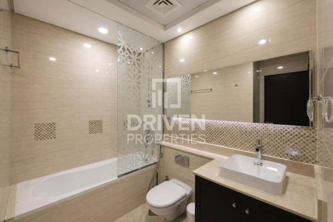 Appartamento in vendita a Downtown Dubai (Downtown Burj Dubai), Dubai, EAU 2 camere da letto, 127.93 mq. № 765350 - foto 14