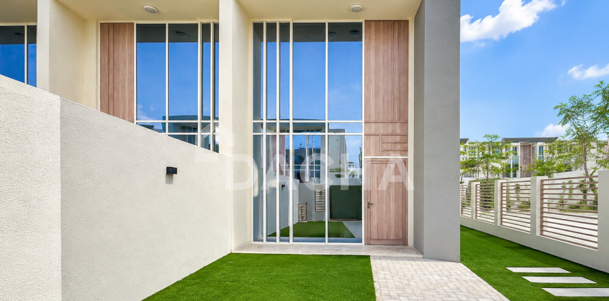 Adosado en Dubai Land, Dubai, EAU 1 dormitorio, 68 m² № 755079