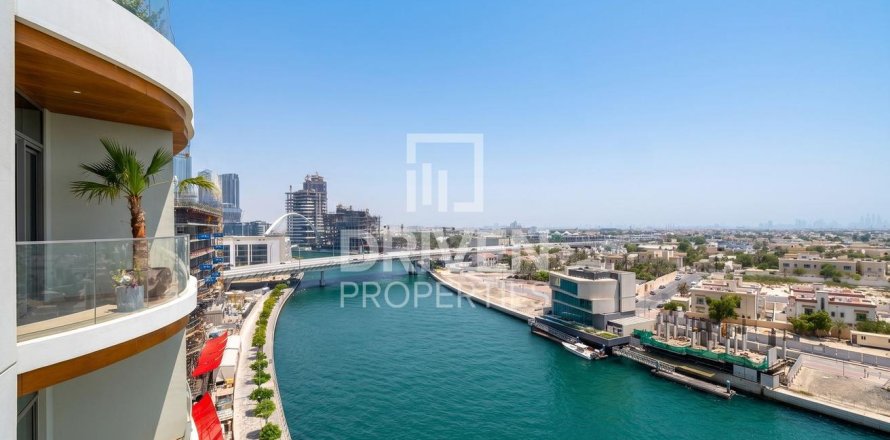 Duplex în Jumeirah, Dubai, EAU 5 dormitoare, 828.32 mp.  №761576