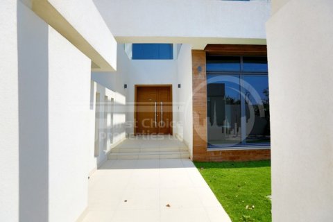 Vilë në Yas Island, Abu Dhabi, Emiratet e Bashkuara Arabe 5 dhoma gjumi, 511.7 m2. № 410535 - Foto 2