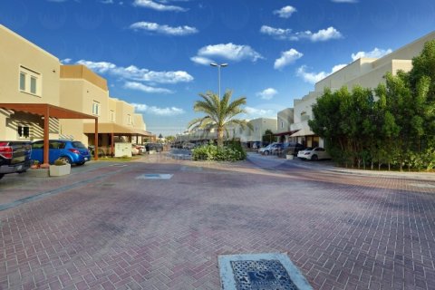 Villa in Al Reef, Abu Dhabi, VAE: 5 Schlafzimmer, 348.4 m2 Nr. 410530