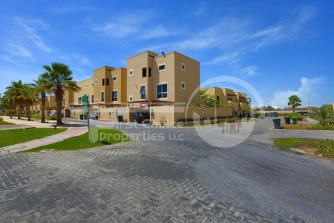 Villa in Al Raha Gardens, Abu Dhabi, UAE 4 bedrooms, 298.2 sq.m. № 406788