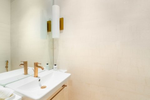 Apartment in Dubai Studio City, UAE 2 bedrooms, 123.3 sq.m. № 682050 - photo 11