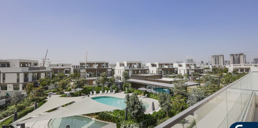 Vilë në Tilal Al Ghaf, Dubai, Emiratet e Bashkuara Arabe 4 dhoma gjumi, 317 m2. № 697922