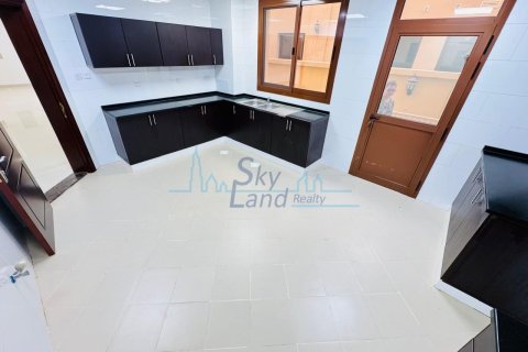 Villa zur Miete in Al Barsha, Dubai, VAE 5 Schlafzimmer, 372 m2 Nr. 646432 - Foto 6