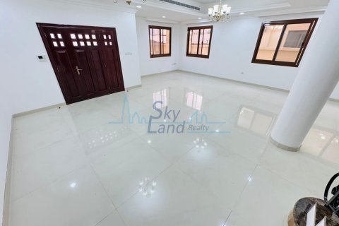 Villa zur Miete in Al Barsha, Dubai, VAE 5 Schlafzimmer, 372 m2 Nr. 646432 - Foto 3