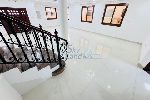 Villa in Al Barsha, Dubai, VAE: 5 Schlafzimmer, 372 m2 Nr. 646432