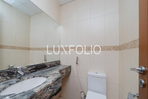 Apartment til salg i Jumeirah Lake Towers, Dubai, UAE 2 soveværelser, 116 kvm № 627352 - foto 11