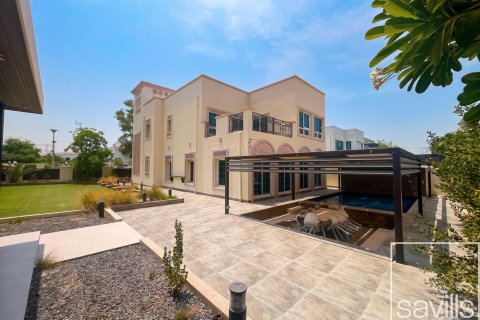 Вілла в Jumeirah Village Triangle, Дубай, ОАЕ 4 спальні, 675.13м2 № 764748