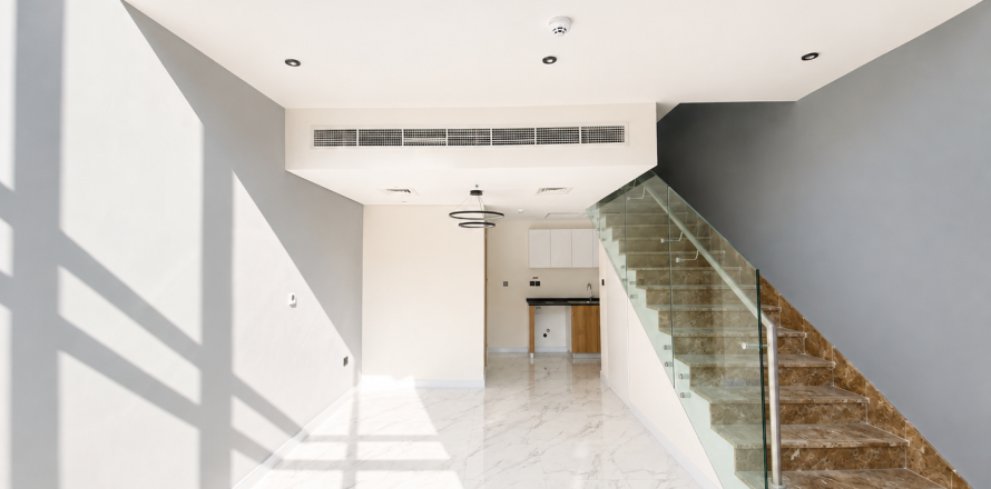 Townhouse în Rukan, Dubai, EAU 1 dormitor, 67 mp.  №766076