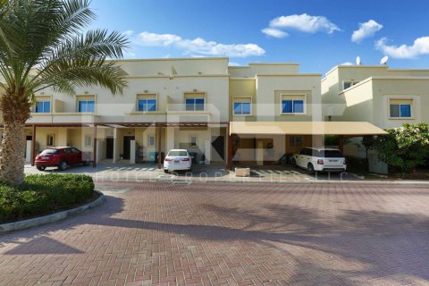 Abu Dhabi, UAE의 빌라 침실 3개, 225.2제곱미터 번호 731456