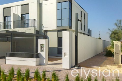 Shtëpi në qytet në Al Furjan, Dubai, Emiratet e Bashkuara Arabe 4 dhoma gjumi, 336 m2. № 586288