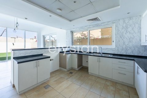 Villa te huur in Jumeirah Park, Dubai, VAE 4 slaapkamers, 510 vr.m., nr 586287 - foto 3