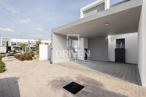 Rijtjeshuis te koop in Dubai Land, Dubai, VAE 4 slaapkamers, 233.84 vr.m., nr 767460 - foto 2