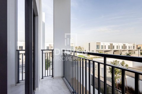Rijtjeshuis te koop in Dubai Land, Dubai, VAE 4 slaapkamers, 233.84 vr.m., nr 767460 - foto 3