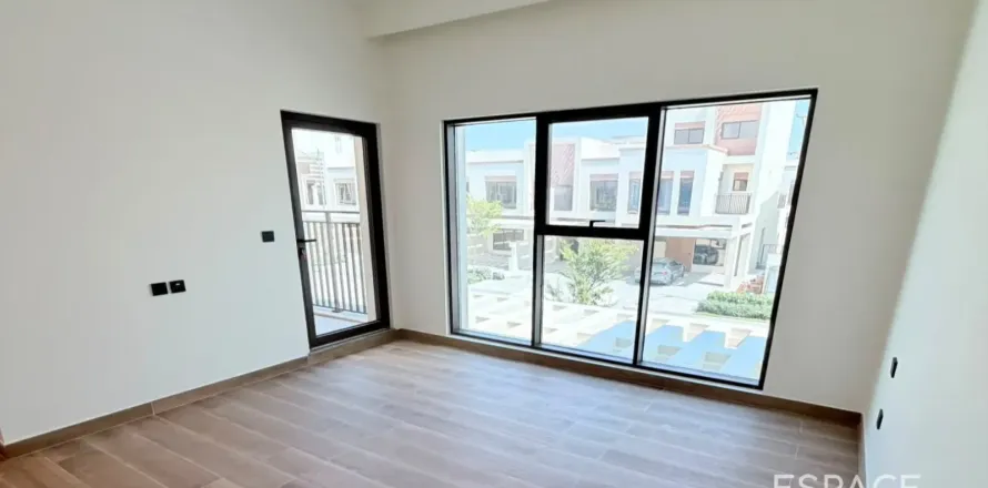 Townhouse i Damac Lagoons, Dubai, UAE 4 soveværelser, 212 kvm № 737812