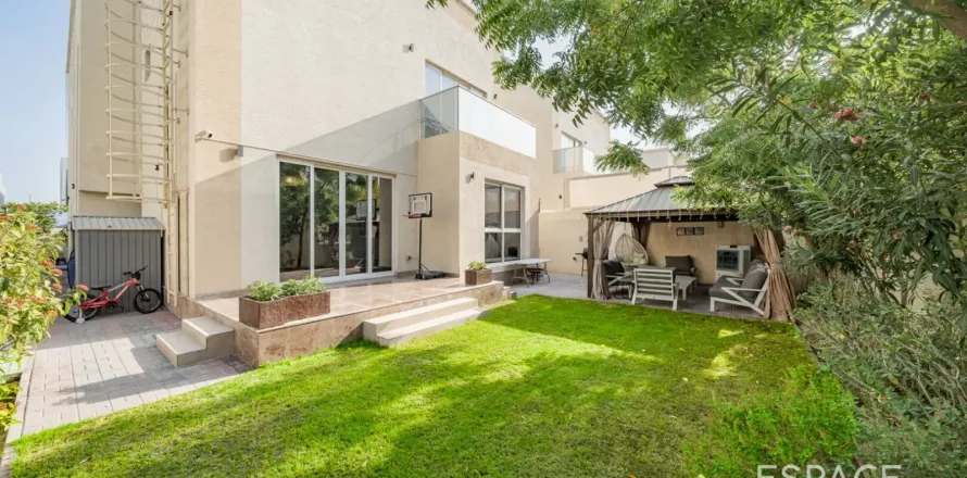 Villa in Al Furjan, Dubai, VAE: 4 Schlafzimmer, 378 m2 Nr. 737811