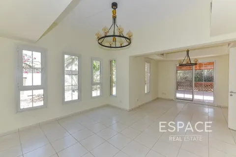 Villa til salg i The Springs, Dubai, UAE 3 soveværelser, 245 kvm № 737810 - foto 2