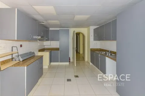 Villa til salg i The Springs, Dubai, UAE 3 soveværelser, 245 kvm № 737810 - foto 4