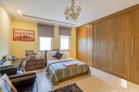 Villa te huur in Jumeirah Park, Dubai, VAE 4 slaapkamers, 402.73 vr.m., nr 418473 - foto 16