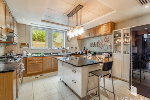 Villa te huur in Jumeirah Park, Dubai, VAE 4 slaapkamers, 402.73 vr.m., nr 418473 - foto 5