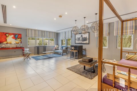 Villa te huur in Jumeirah Park, Dubai, VAE 4 slaapkamers, 402.73 vr.m., nr 418473 - foto 7