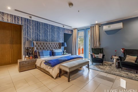 Villa te huur in Jumeirah Park, Dubai, VAE 4 slaapkamers, 402.73 vr.m., nr 418473 - foto 11