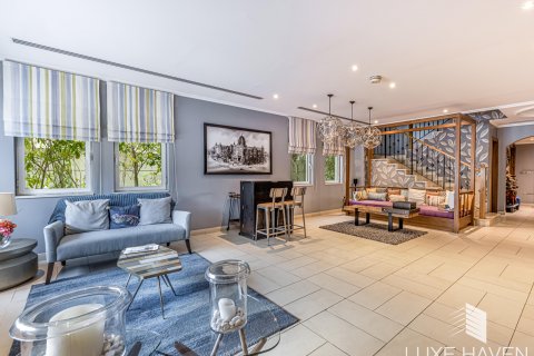 Villa te huur in Jumeirah Park, Dubai, VAE 4 slaapkamers, 402.73 vr.m., nr 418473 - foto 15
