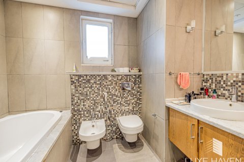 Villa te huur in Jumeirah Park, Dubai, VAE 4 slaapkamers, 402.73 vr.m., nr 418473 - foto 14