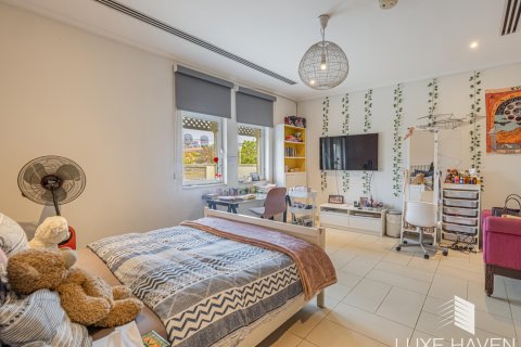 Villa te huur in Jumeirah Park, Dubai, VAE 4 slaapkamers, 402.73 vr.m., nr 418473 - foto 23